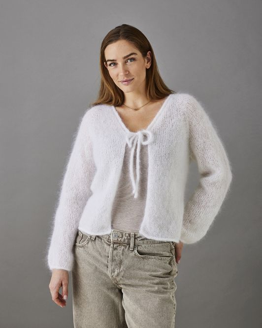 Hovedbilde Cardigan med I-cordkanter i Bella | Strikkepakke