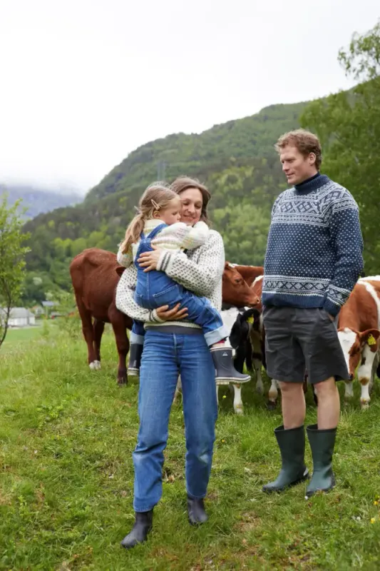 Setesdalgenser til herre i Fivel | Strikkepakke