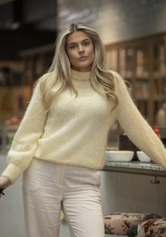 Petrolia-genser i Kid Cotton (lys gul) | Strikkepakke