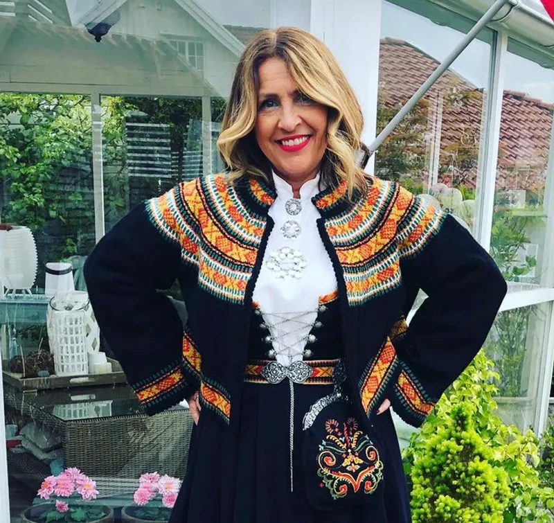 Bøkeskog tilpasset Vestfold 1932-modell (sort) | Strikkepakke