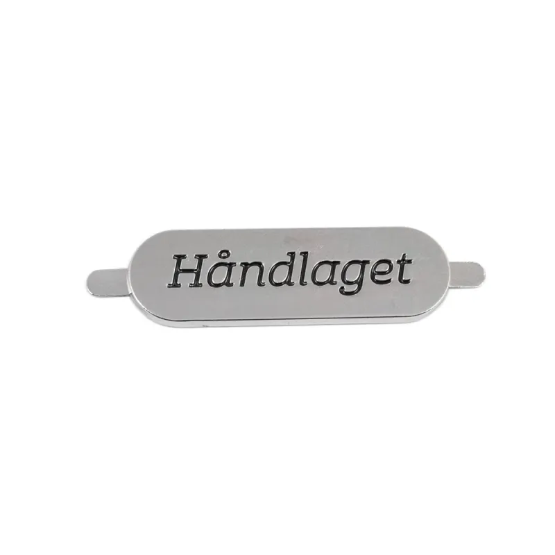 Merke i metall - Håndlaget | Veskepynt KG