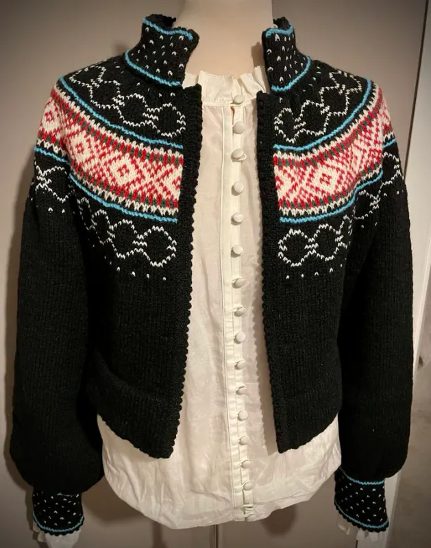 Cecilie-jakke tilpasset Vest-Agderbunad | Strikkepakke