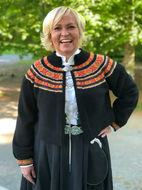 Grethe tilpasset Vestfoldbunad 1956 | Strikkepakke