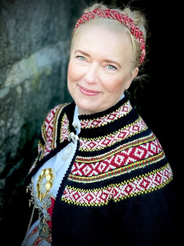 Anita-jakke til Åmlibunad Aust-Agder | Strikkepakke