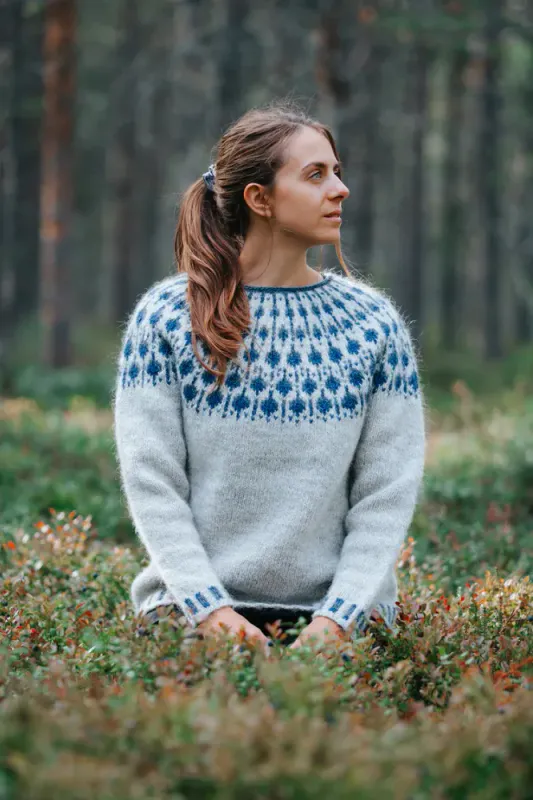 Blåbærgenser av Sisu Knitwear | Strikkepakke